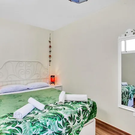 Casa Del Sol, Beautiful Terrace, Fast Wi-fi, Pool Apartment *